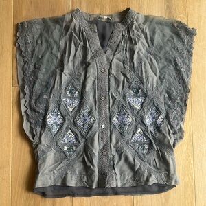 Elegant lace and embroidered boutique Women's Top- XS